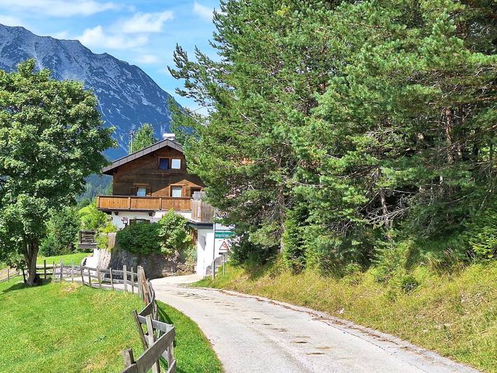 Ferienwohnung für 5 Personen, mit Balkon und Ausblick sowie Garten in Steinberg am Rofan - 2