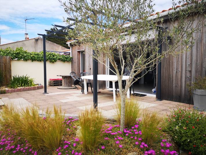 Location de vacances pour 6 personnes, avec jardin et terrasse à Barbâtre