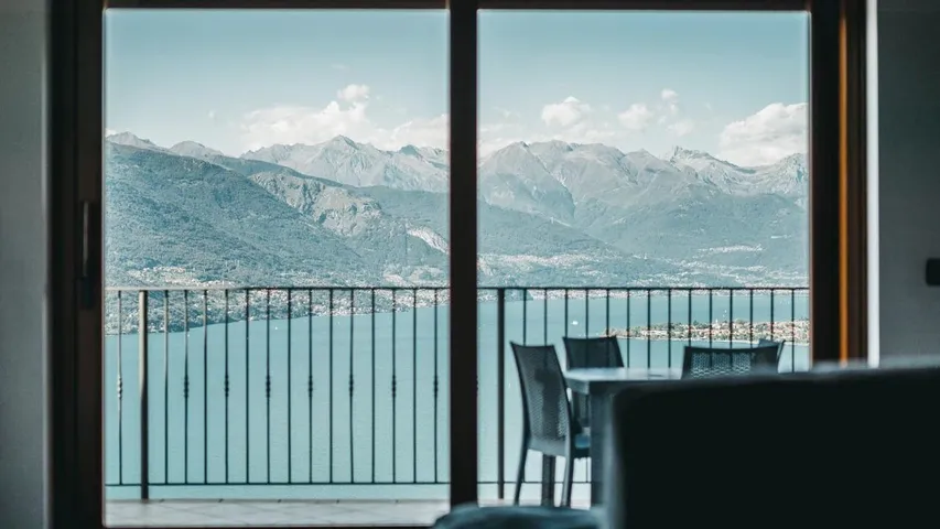 Casa vacanza per 4 persone, con piscina e vista lago nonché balcone e panorama - 1