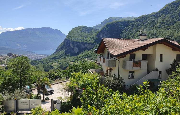 Gîte pour 8 personnes, avec jardin ainsi que vue sur le lac et vue à Villa del Monte - 2