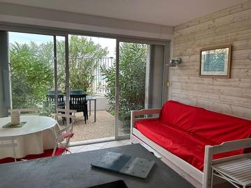 Gîte pour 4 personnes, avec vue ainsi que terrasse et piscine dans Plage du pont tournant