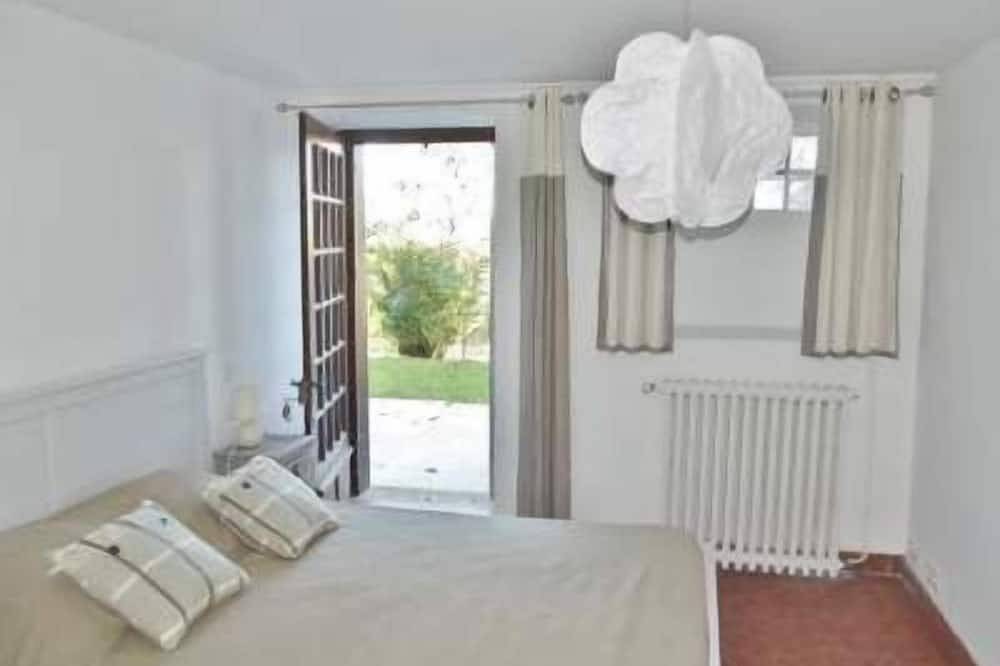 Proche Sarlat, superbe propriété 18è S rénovée, 1 ha privatif, piscine chauffée in Sarlat-la-Canéda, Périgord Noir