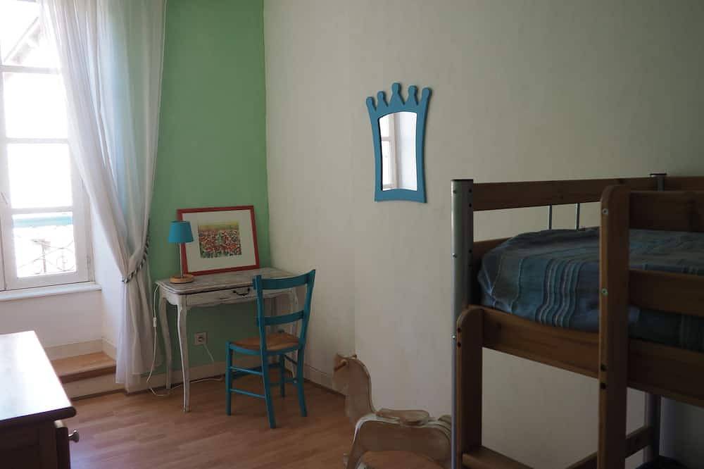 Appartement entier, Appartement T3 centre  historique, en bordure de rivière. in Aurillac, Région d'Aurillac