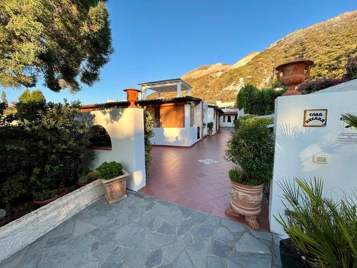 Chambre d’hôte pour 3 personnes, avec terrasse ainsi que jardin et vue, adapté aux familles dans Vulcano - 3