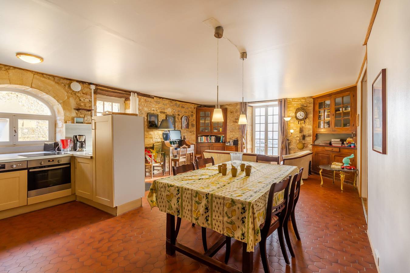 Holiday Home 'Domaine De La Cipière' with Shared Pool, Private Terrace and Wi-Fi in Peyzac-le-Moustier, Périgord Noir