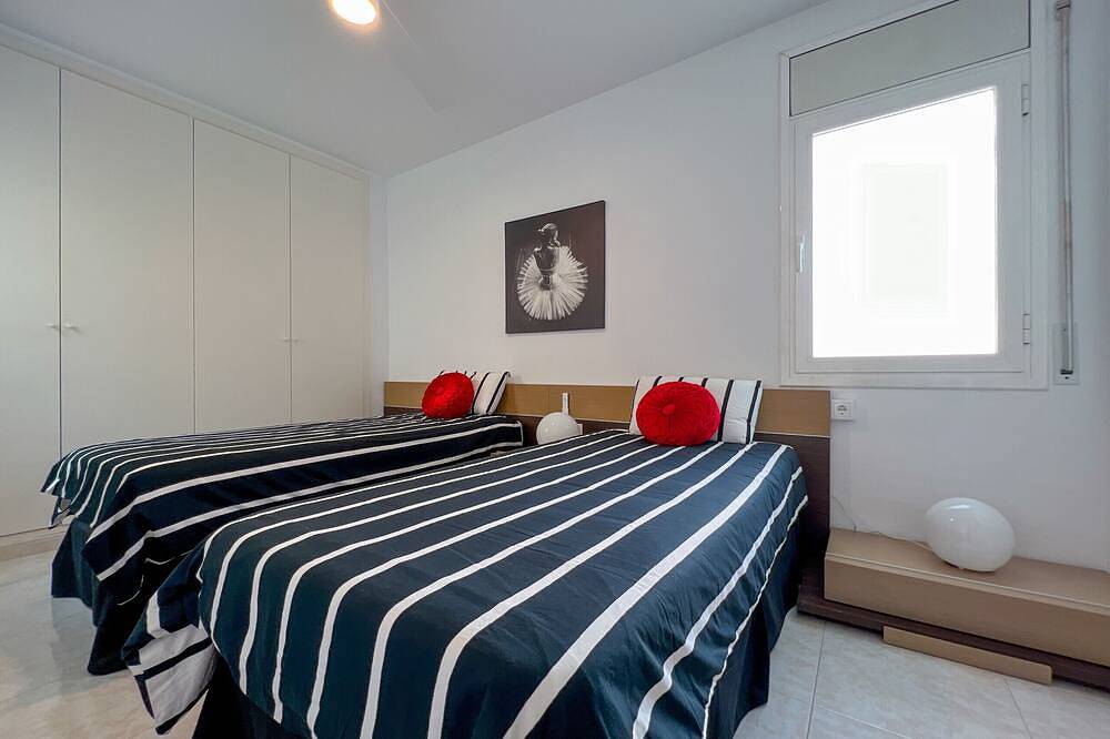 Ganze Wohnung, Nice apartment in Calella for 6 people, just 100 m from the beach. Free wifi. in Calella, Costa del Maresme