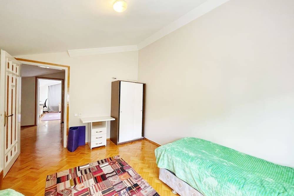 Apartamento entero, Luxury 5 room duplex maisonette with roof terrace (7 min. walk to Konyaalti beach) in Antalya, Provincia de Antalya