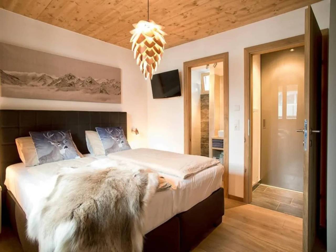Malerische Alpenunterkunft mit Balkon und Sauna in Neukirchen am Großvenediger, Pinzgau