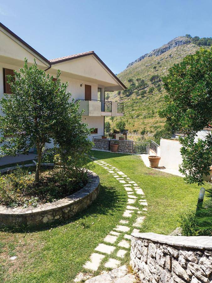 Casa vacanza per 6 persone, con Balcone e Terrazza nonché Giardino e Panorama a Spigno Saturnia