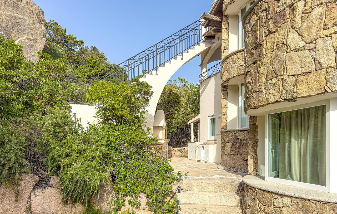 Apartment am Strand mit Pool und WLAN – 2,5 km zum Strand in Cala di Volpe, Arzachena