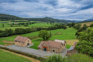 Villa pour 45 Personnes dans Millay, Parc naturel régional du Morvan, Photo 1
