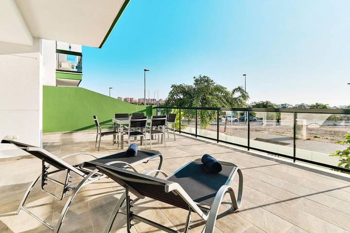 Apartamento de vacaciones para 6 personas, con vistas además de piscina y terraza - 1
