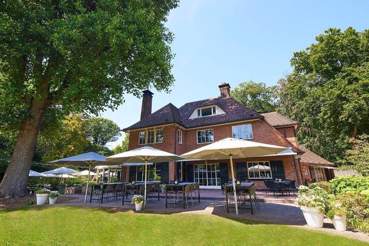 Hotel voor 3 personen, with Terras and Tuin as well as Uitzicht in Tilburg