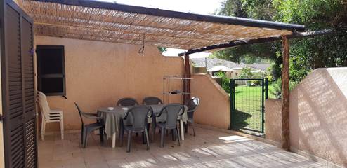 Gîte pour 6 personnes, avec piscine ainsi que jardin et terrasse en Corse