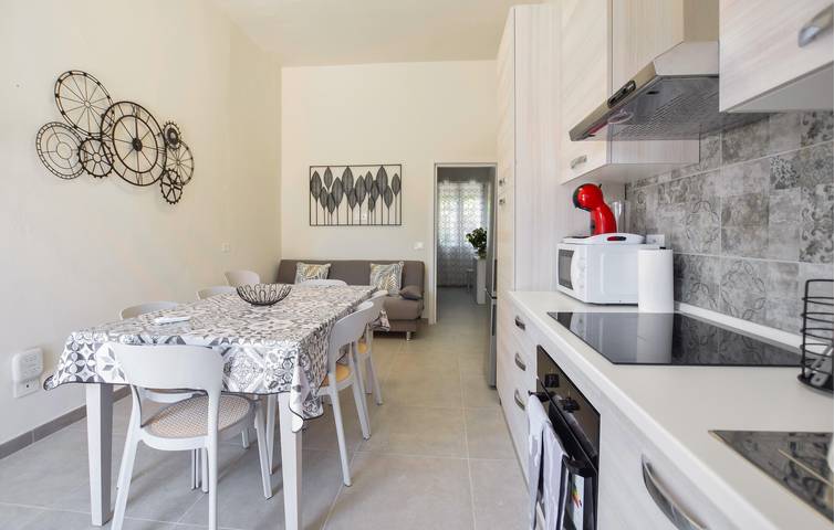 Apartamento vacacional entero, Acogedor apartamento con aparcamiento, jardín y aire acondicionado, a 1,5 km de la playa in Lido di Camaiore, Camaiore