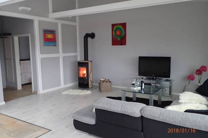 Hochwertiges Ferienhaus mit Wlan, Kamin & Fußbodenheizung in Güntersberge, Harzgerode