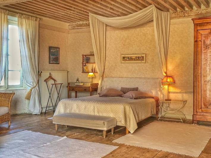 Maison d’hôte pour 3 personnes, avec Balcon et Terrasse ainsi que Jardin et Piscine