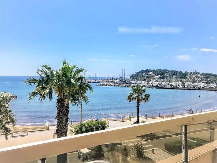 Gîte pour 2 personnes, avec terrasse dans Plage Des Tamaris Cavalaire Sur Mer