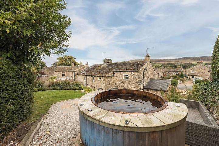 Holiday rental for 11 people, with garden and hot tub, with pets in Yorkshire Dales National Park