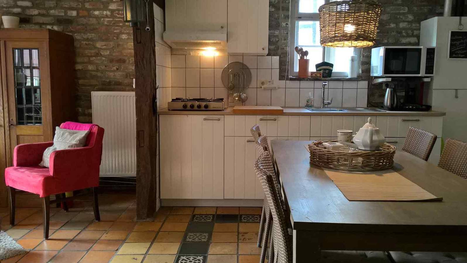 Beautiful 4-person half-timbered house, in the picturesque Geul valley in South Limburg in Limburgo (Países Bajos)