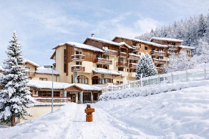 Hôtel pour 2 personnes, avec terrasse ainsi que vue et piscine, animaux acceptés