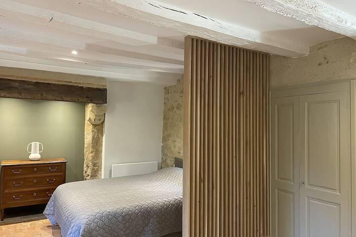 Appartement entier, Studio calme confortable 35M2 face jardin entretenu à 15km du zoo de la Fleche in Durtal, Région d'Angers