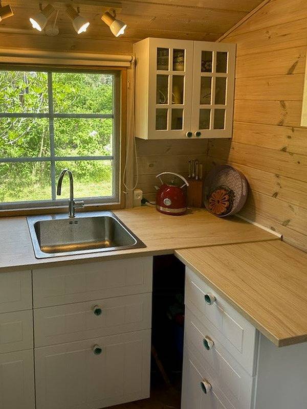 Blå sommerhus på idylliske Askø in Askø, Svenske Østersjøen