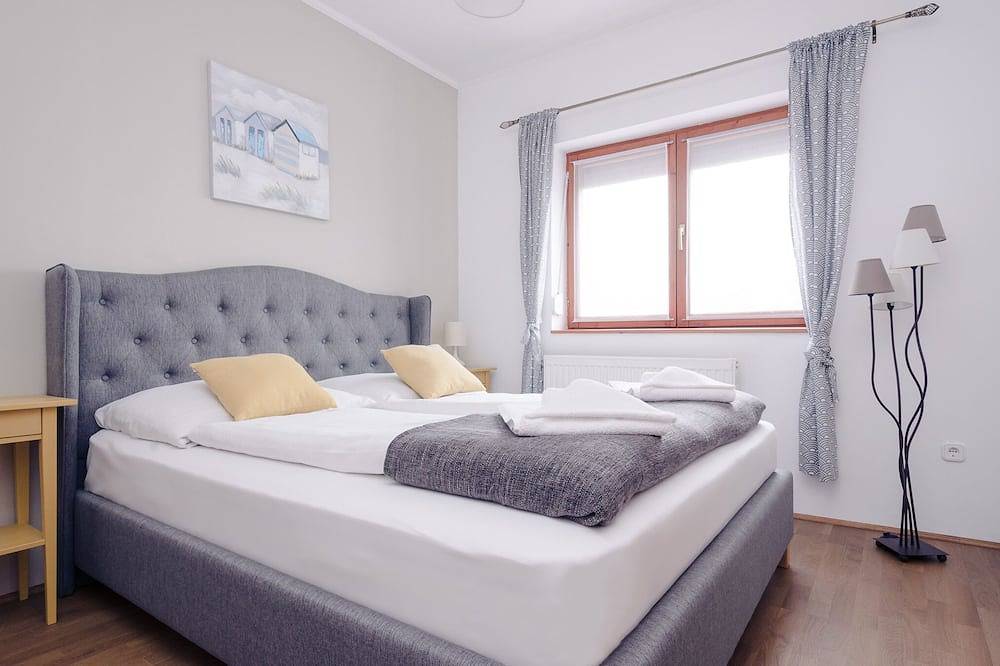 Ganze Wohnung, Maisonette-Apartment in Familiengröße mit Seeblick, Pool und Terrasse zum Speisen in Alsoörs, Balatonfüredi járás