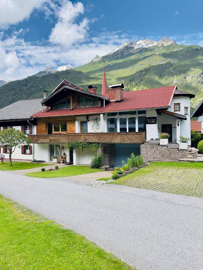 Ganze Wohnung, Two-Bedroom Apartment in Lechtaler Alpen, Elmen