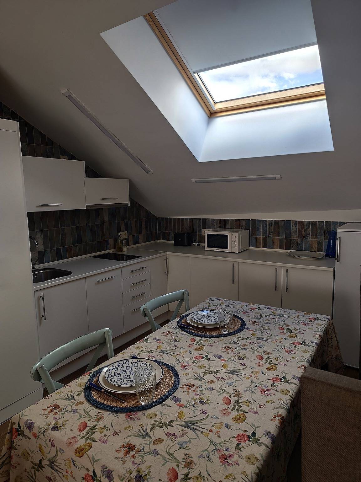 „El Rincón Oriental-Ático Terraza“ mit Bergblick, Wlan und Klimaanlage in Roda de Eresma, Segovia Provinz