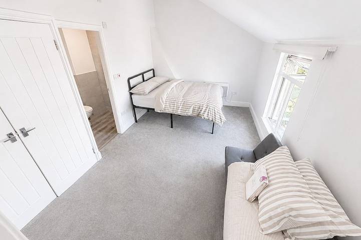 Entire apartment, Luxury Stay in Bolton ~Free Parking ~ Sleeps 3 in Bolton, Greater Manchester