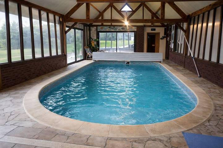 Location de vacances pour 14 personnes, avec Jacuzzi et Terrasse ainsi que Jardin et Sauna dans Gourchelles