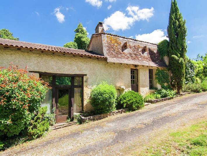 Location de vacances pour 16 personnes, avec Jacuzzi et Terrasse ainsi que Jardin et Piscine à Bourgnac