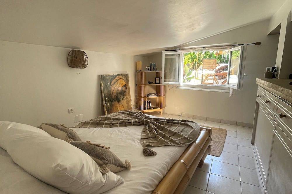 Entire apartment, Le Mas de la Confrérie: your chic Provencal retreat in the heart of the Côte d'Azur in La Colle-sur-Loup, Cannes region