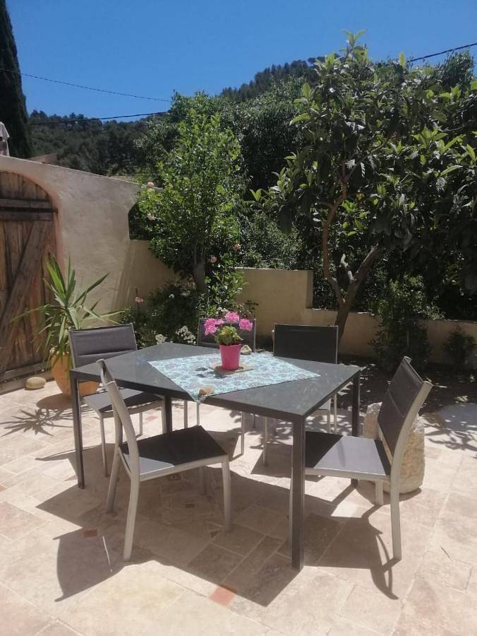 Ferienwohnung für 5 Personen, mit Ausblick und Garten in Cassis