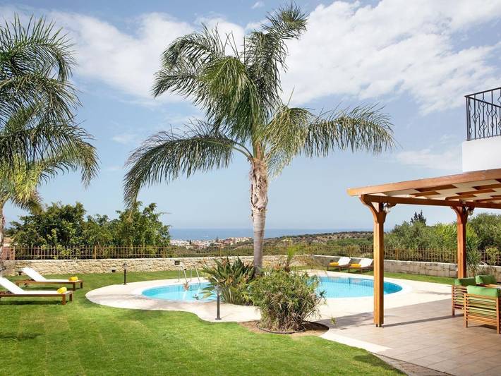 Ferienhaus für 6 Personen, mit Terrasse und Pool sowie Garten, mit Haustier