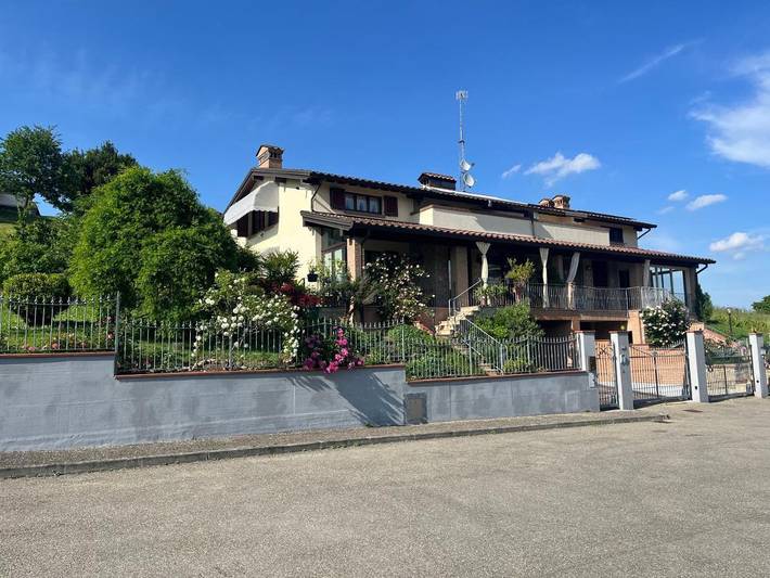 Gîte pour 5 personnes, avec terrasse et vue dans Lesignano De Bagni - 2