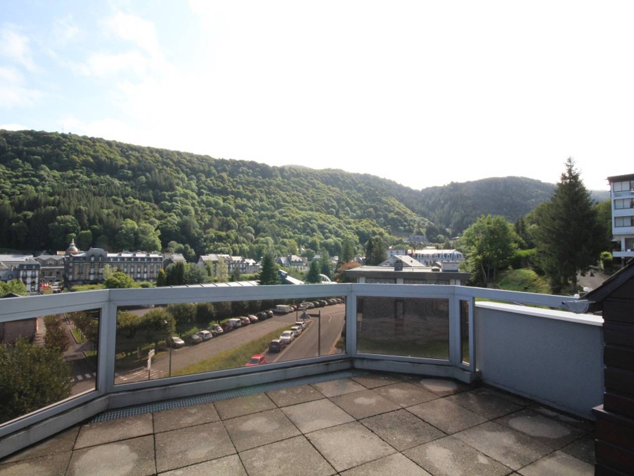 Ganze Wohnung, Mont-Dore 2-Zimmer-Wohnung mit Terrasse, Parkplatz und ausgestatteter Küche in Mont-Dore, Regionaler Naturpark Volcans d'Auvergne