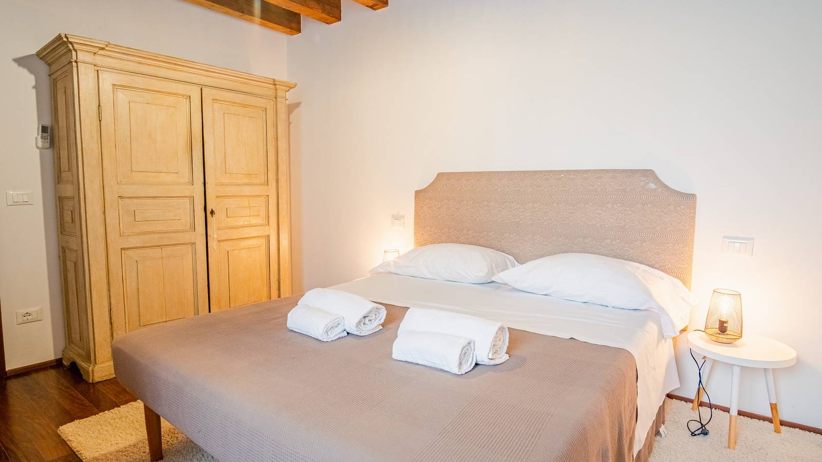 Ganze Wohnung, Ferienwohnung für 6 Personen mit Balkon in Centro Storico di Verona, Verona