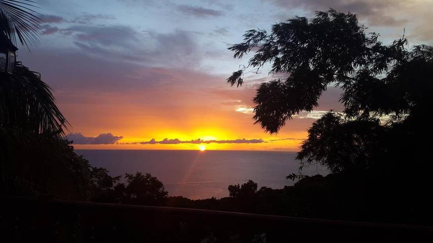 Location de vacances pour 10 personnes, avec vue ainsi que jardin et piscine, adapté aux familles à Vieux-Fort - 2