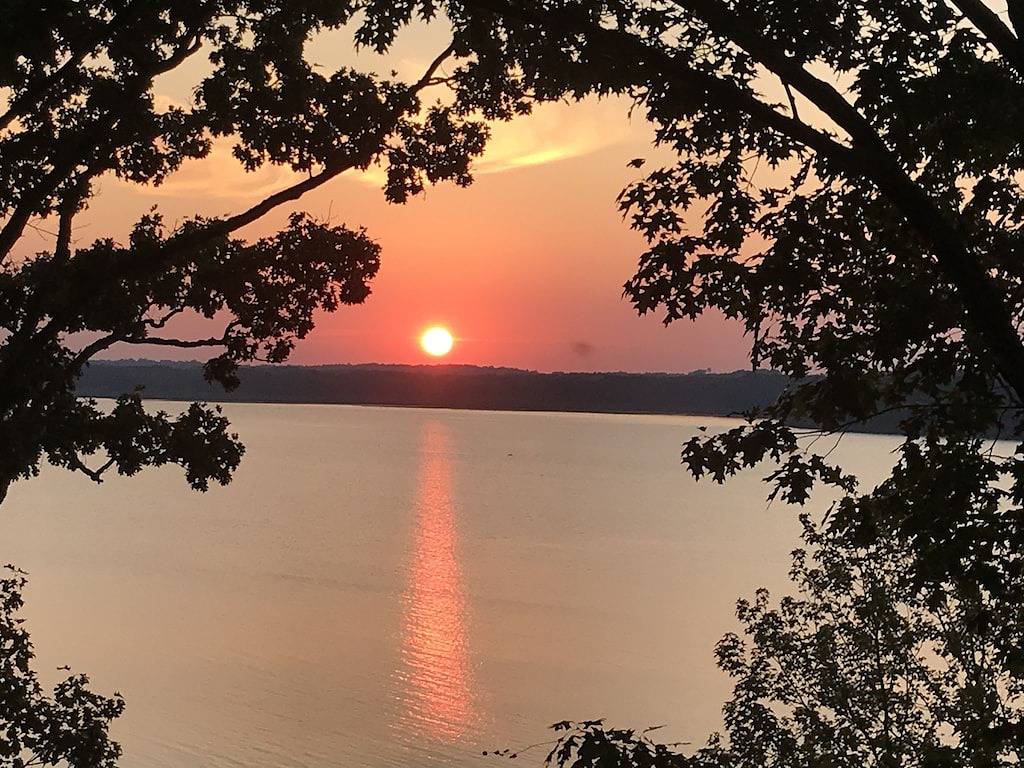 Unser Lake House steht Ihnen im Herbst und Winter für Ihre Exerzitien oder Besichtigungen zur Verfügung !! in Kentucky Lake