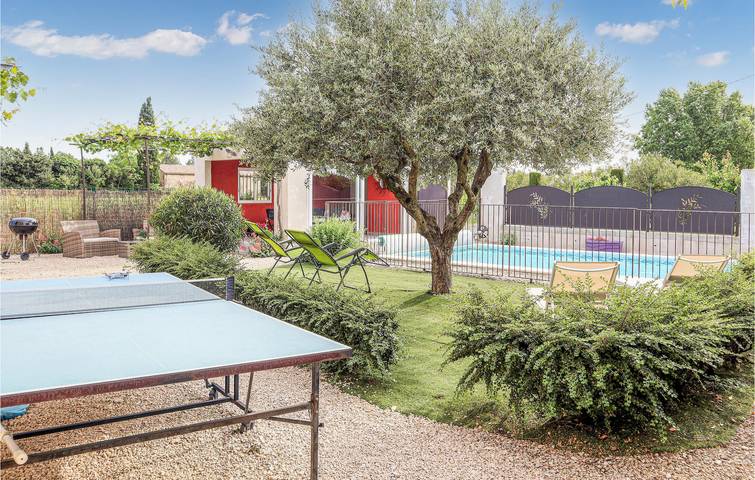 Le bonheur au bord de la piscine : Appartement climatisé avec parking et Internet, près de Violès (1.5km) in Violès, Vaucluse