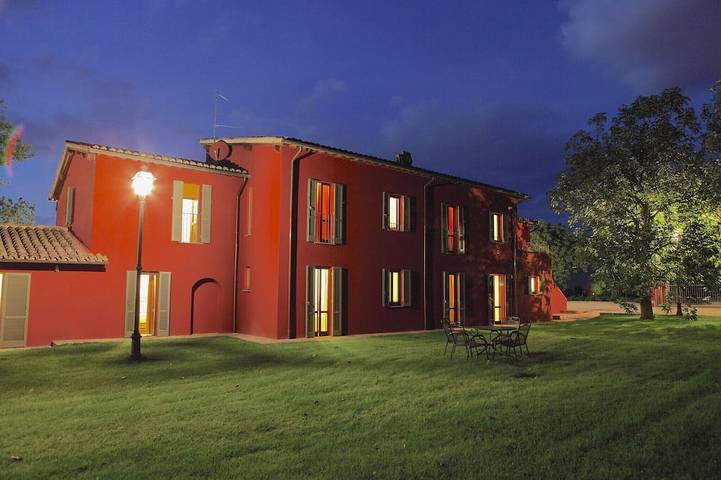 Appartement entier, Maison à Spello avec piscine et barbecue in Foligno, Province de Pérouse