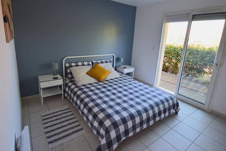 Location de vacances pour 10 personnes, avec terrasse et jardin à Vensac - 4