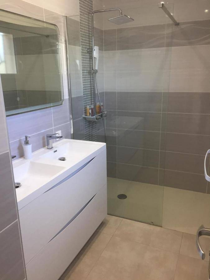 Location de vacances pour 4 personnes, avec vue et jardin à Saint-Julien-les-Rosiers - 3