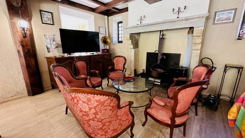 Bed and Breakfast 'Chambre Mansarde' with Wi-Fi in Montélimar, Nyons region