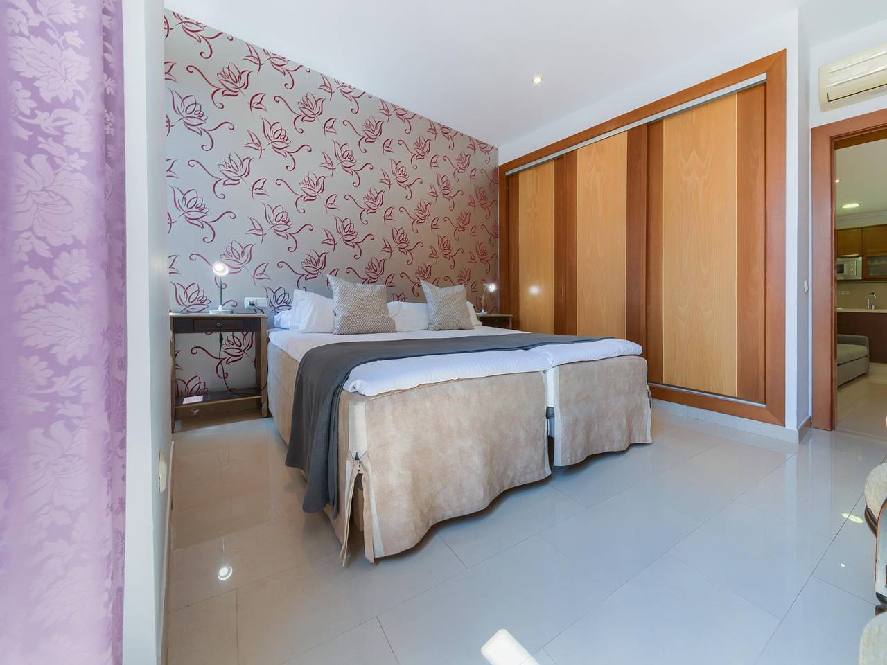 Entire vacation apartment, Holidays2Malaga Lazcano High Wifi and brightly in Malaga Centro Historico, Malaga