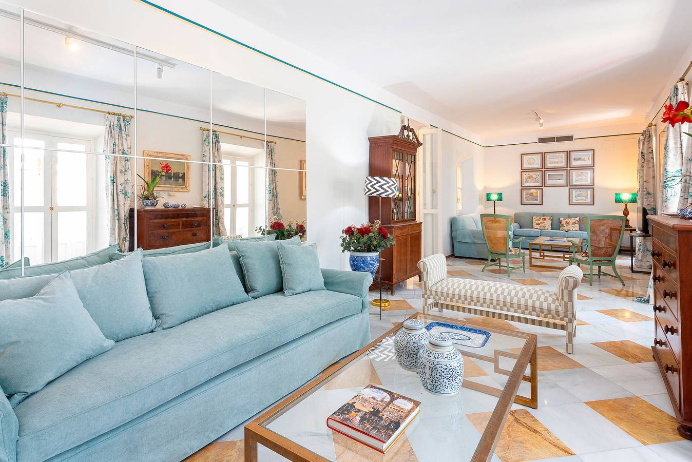 Feriehus for 12 personer med terrasse in Nervión, Sevilla