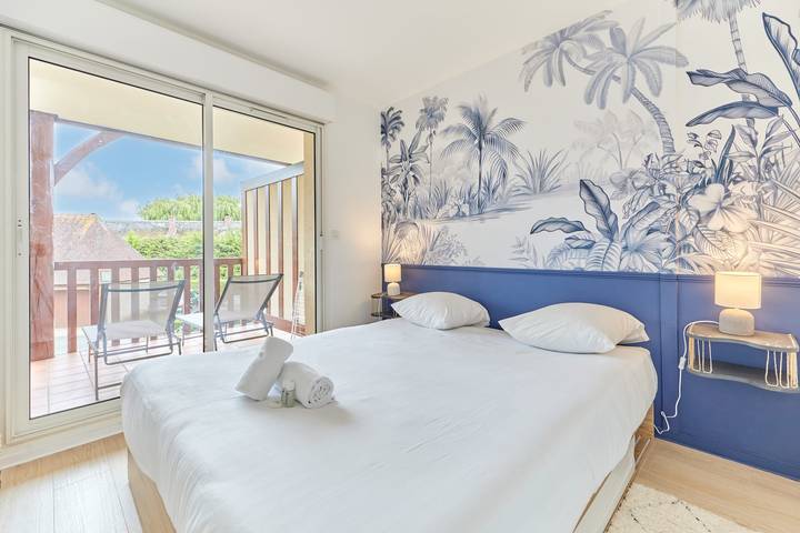 Gîte pour 4 personnes, avec piscine, adapté aux familles dans Plage De Tourgeville - 4