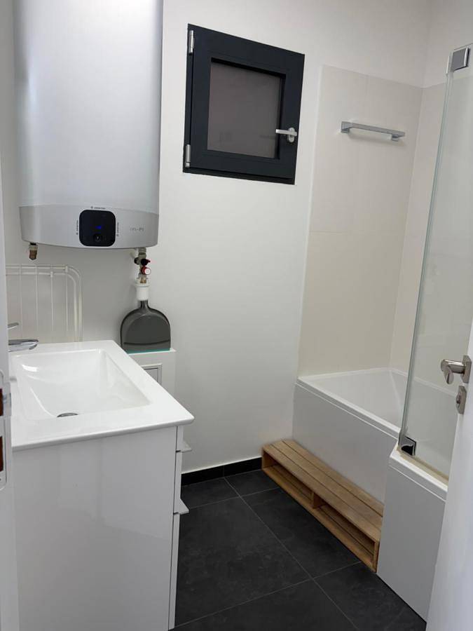Appartement entier, Studio de standing in Malakoff, Hauts-de-Seine